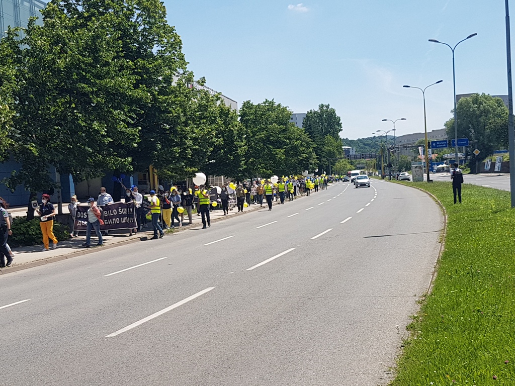 U Tuzli pod sloganom 5 do 12 održana mirna protestna šetnja u uspješnoj