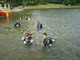 Ronilačka ekipa na jezeru