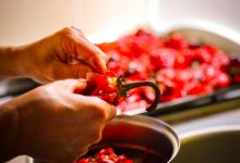 Jednostavan trik kako da bez problema ogulite pečene paprike
