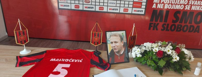 Otvorena knjiga žalosti na stadionu Tušanj: Tuzlaci se opraštaju od Malkočevića