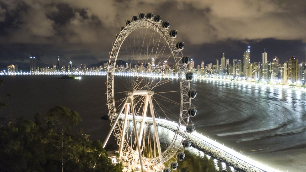 Balneario Camboriu's panoramic wheel